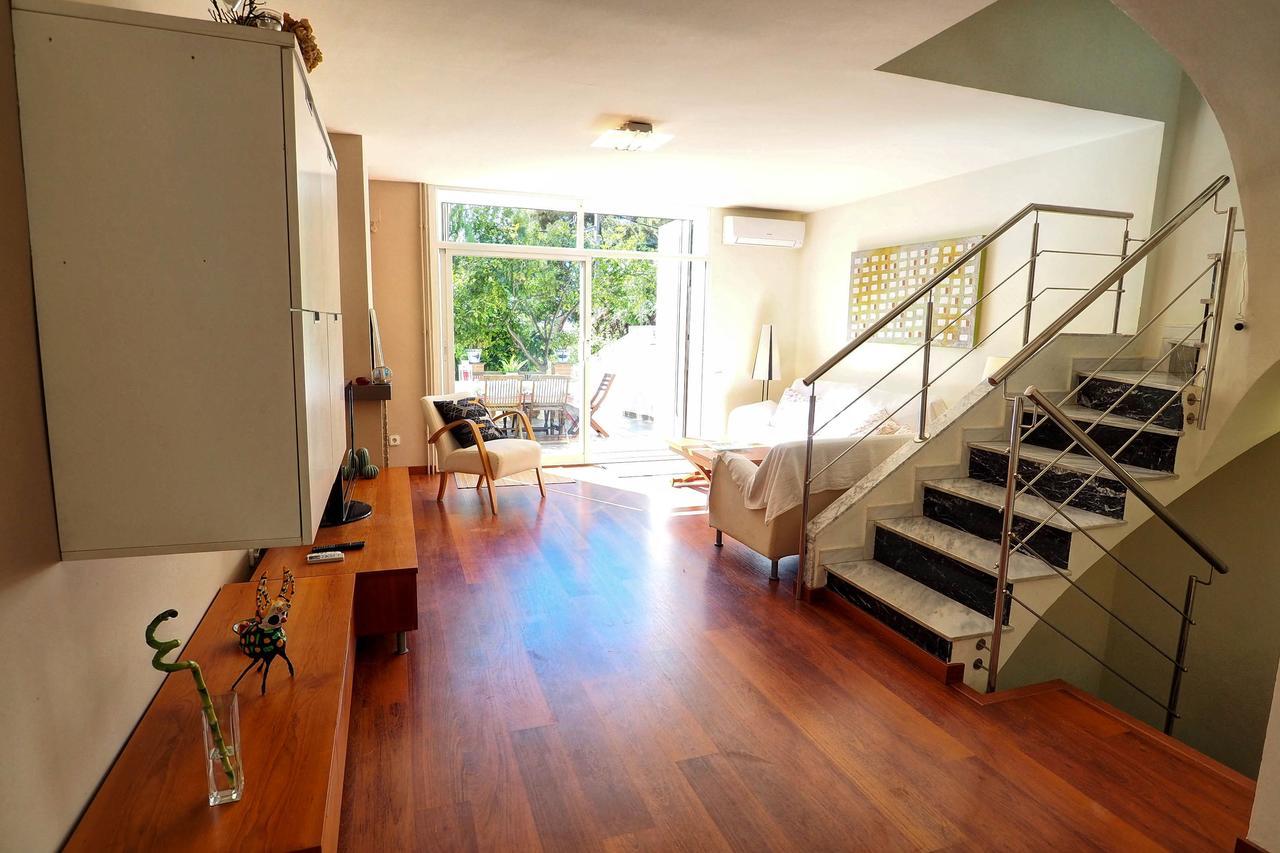 Sunny Triplex By Hello Homes