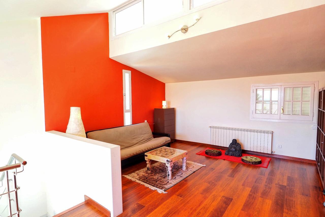 Sunny Triplex By Hello Homes